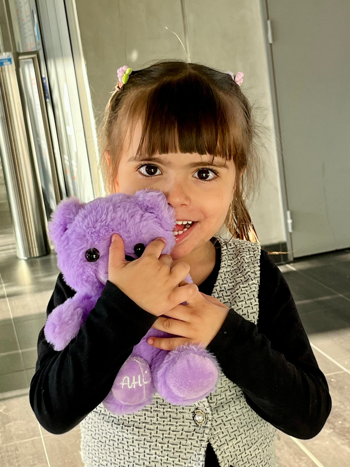 Lilly gefur von